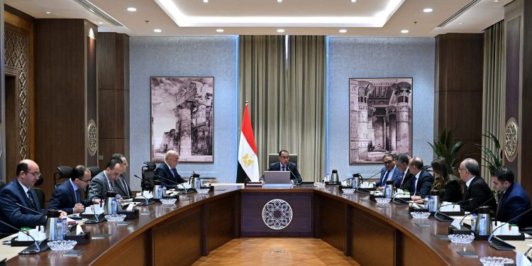 الحكومة تناقش آليات إنشاء المناطق الحرة العامة بالمدن الجديدة