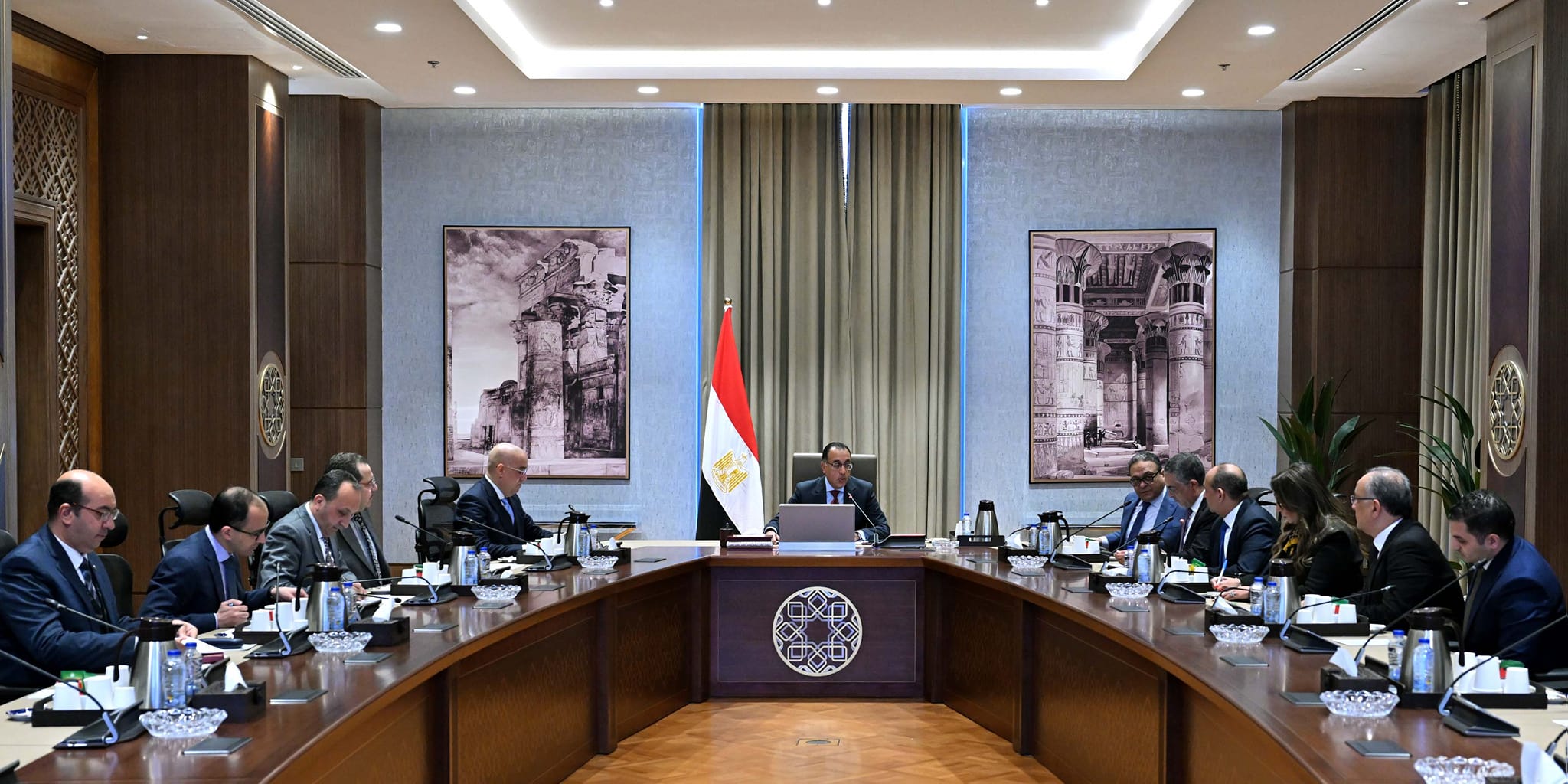 الحكومة تناقش آليات إنشاء المناطق الحرة العامة بالمدن الجديدة