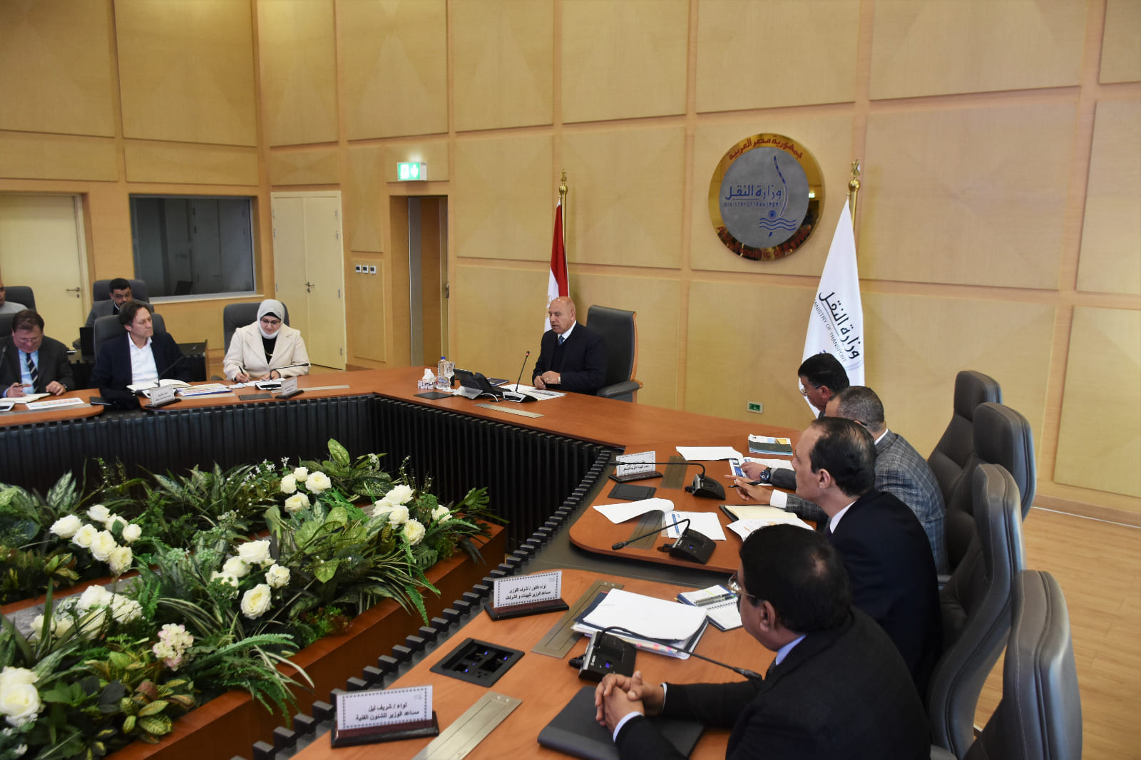 وزير النقل يبحث تنفيذ شبكة القطار الكهربائي السريع مع "سيمنز موبيليتي"