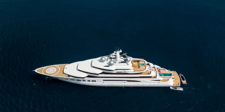 أمريكا تطلب الإذن ببيع يخت فاخر مصادر مملوك لملياردير روسي