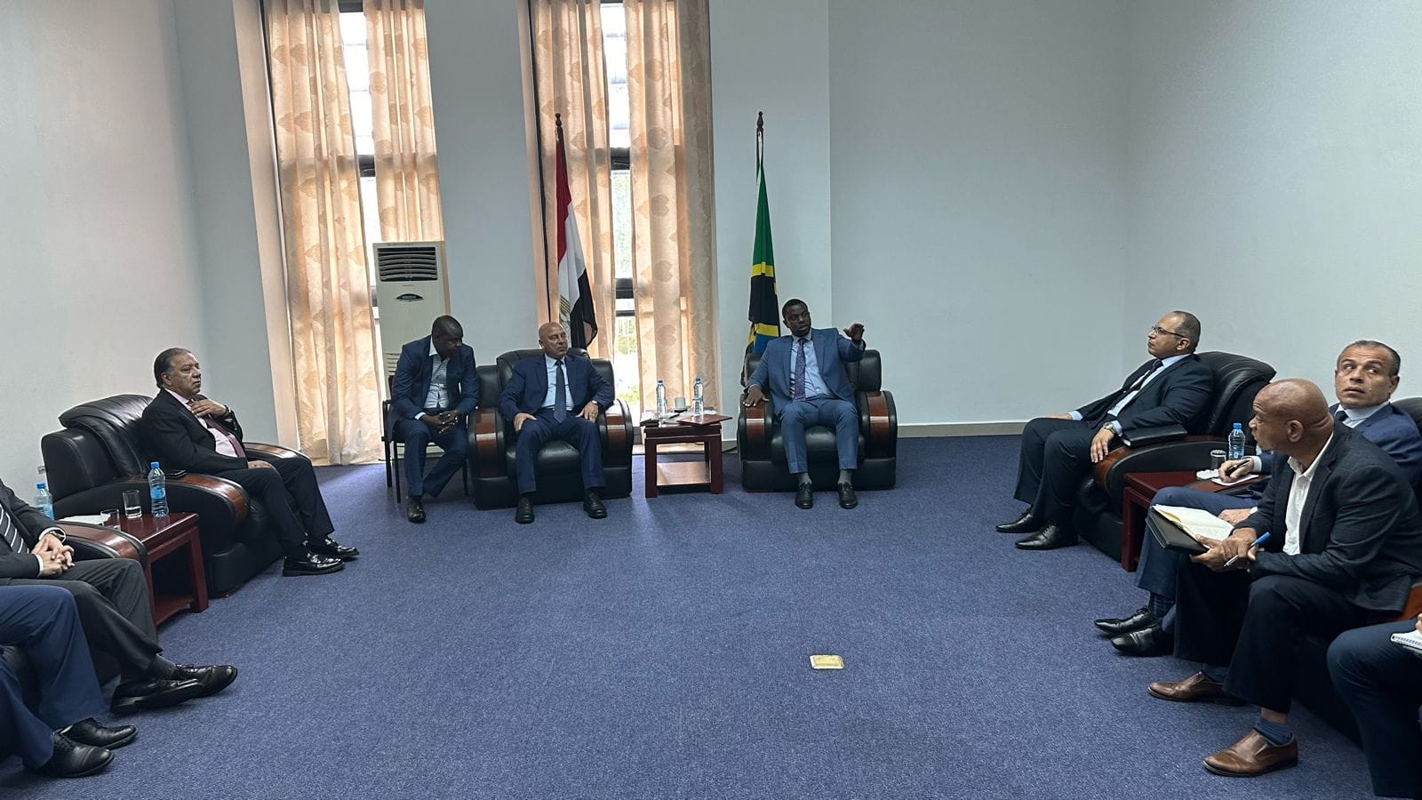 وزير النقل: مستعدون للتعاون في رفع كفاءة شبكة الطرق الداخلية بتنزانيا