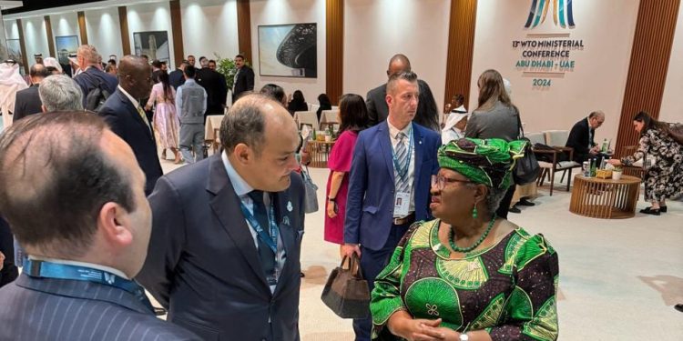 وزير الصناعة يشارك في جلسة دعم مصايد الأسماك بمؤتمر "التجارة العالمية"