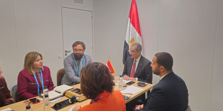 وزير الاتصالات يبحث مع الشركات العالمية جذب استثمارات لقطاع تكنولوجيا المعلومات