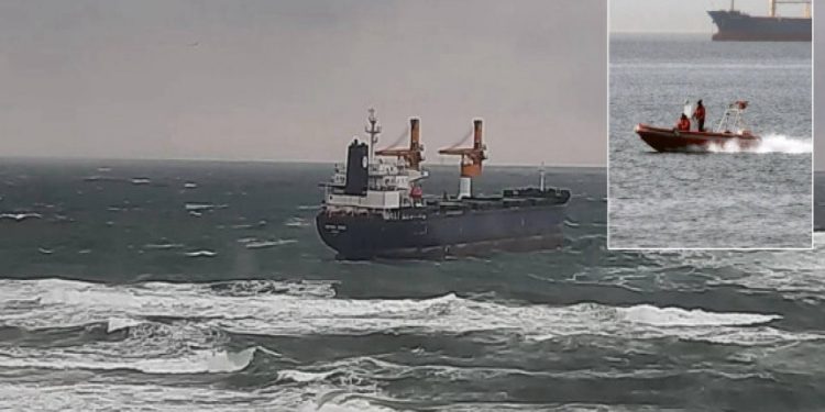 غرق سفينة شحن في بحر مرمرة بتركيا