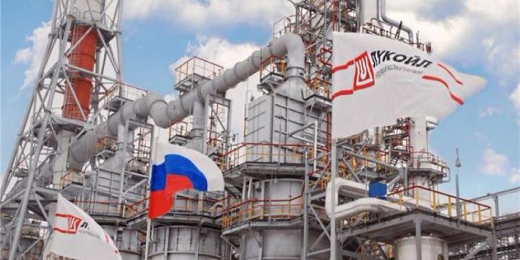 إخماد حريق في مصفاة فولجوجراد الروسية بعد هجوم بطائرة مسيرة