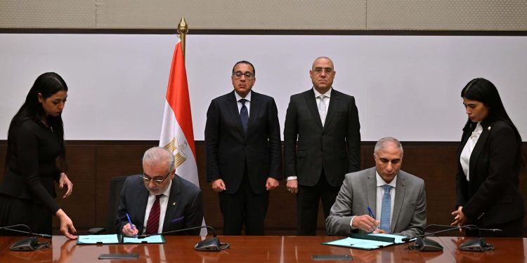 مراسم توقيع العقد مع شركة إن إتش إم سى للخدمات الطبية مصر