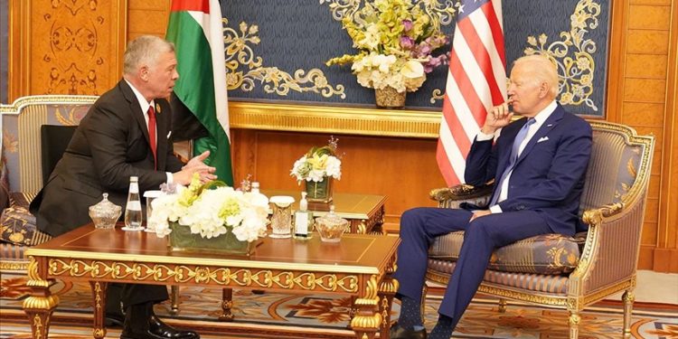 جو بايدن مع العاهل الأردني الملك عبدالله الثاني