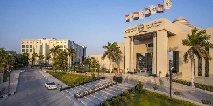 جامعة مصر للعلوم والتكنولوجيا