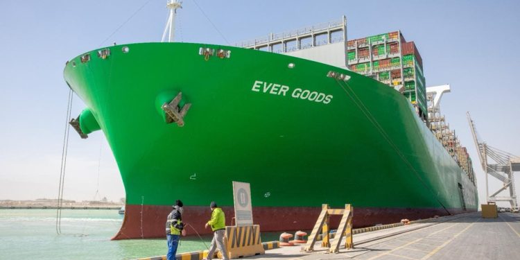 ميناء السخنة يستقبل سفينة الحاويات العملاقة "Ever Goods"