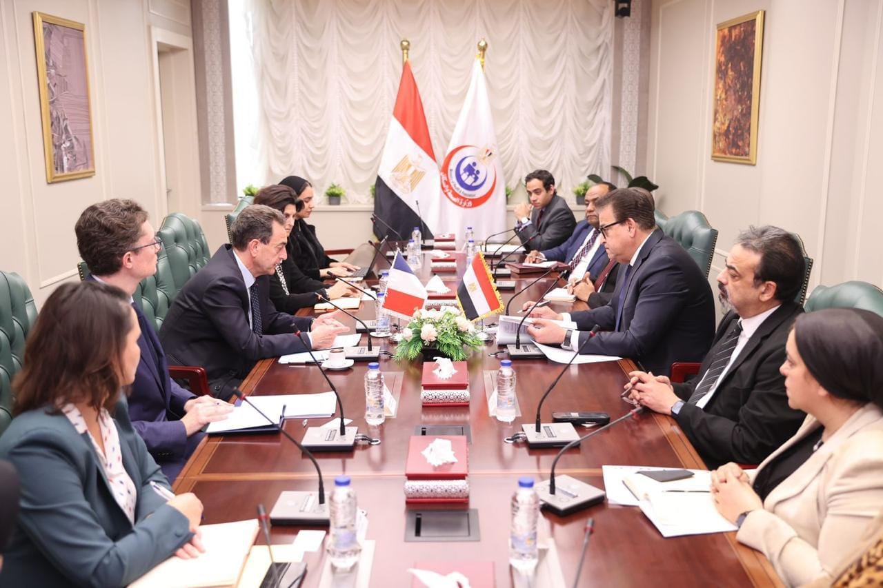 وزير الصحة يبحث مع السفير الفرنسي تعزيز التعاون المشترك