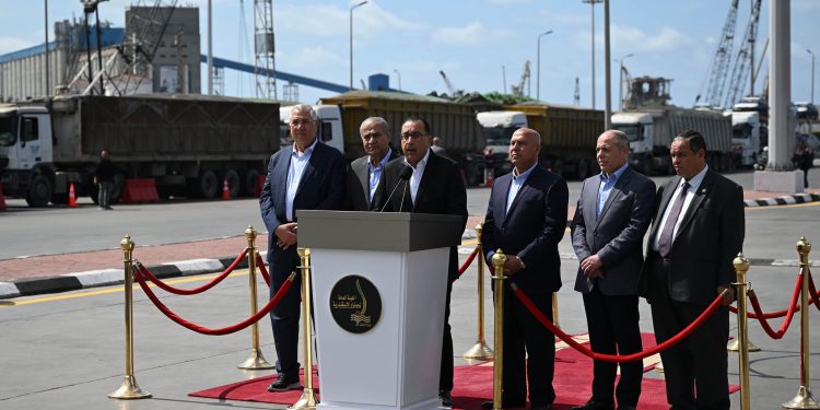 ماذا قال رئيس الوزراء خلال الإفراج عن السلع من الموانئ المصرية؟