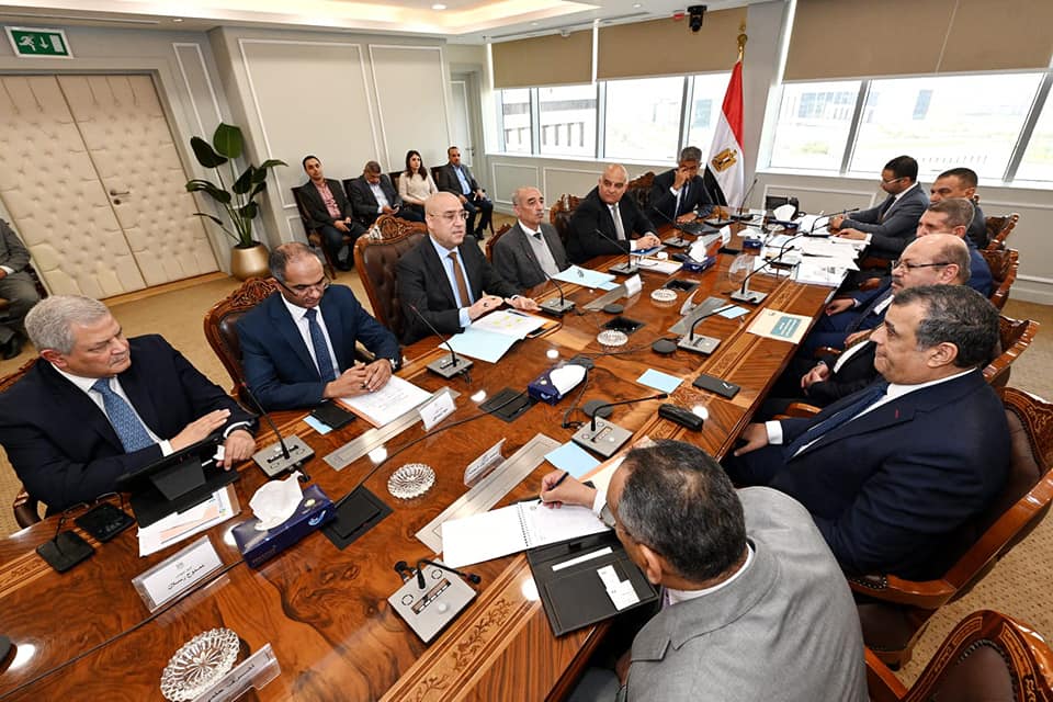 وزيرا الإسكان والإنتاج الحربى يتابعان تنفيذ مشروعات المياه ضمن "حياة كريمة"