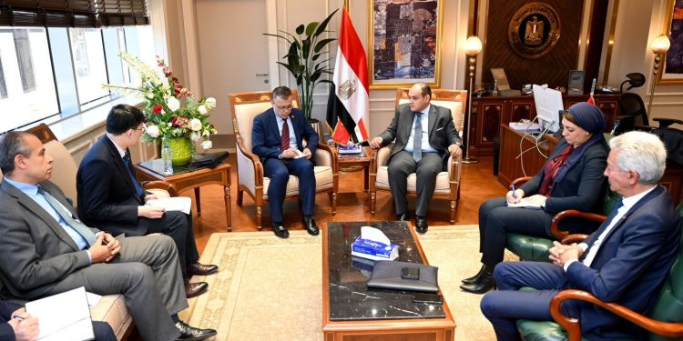 وفد مصري يزور بكين لبحث إقامة منطقة صناعية صينية على البحر المتوسط