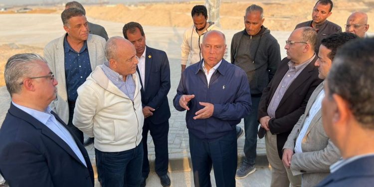 وزير النقل يتفقد أعمال مشروع تطوير ميناء السخنة