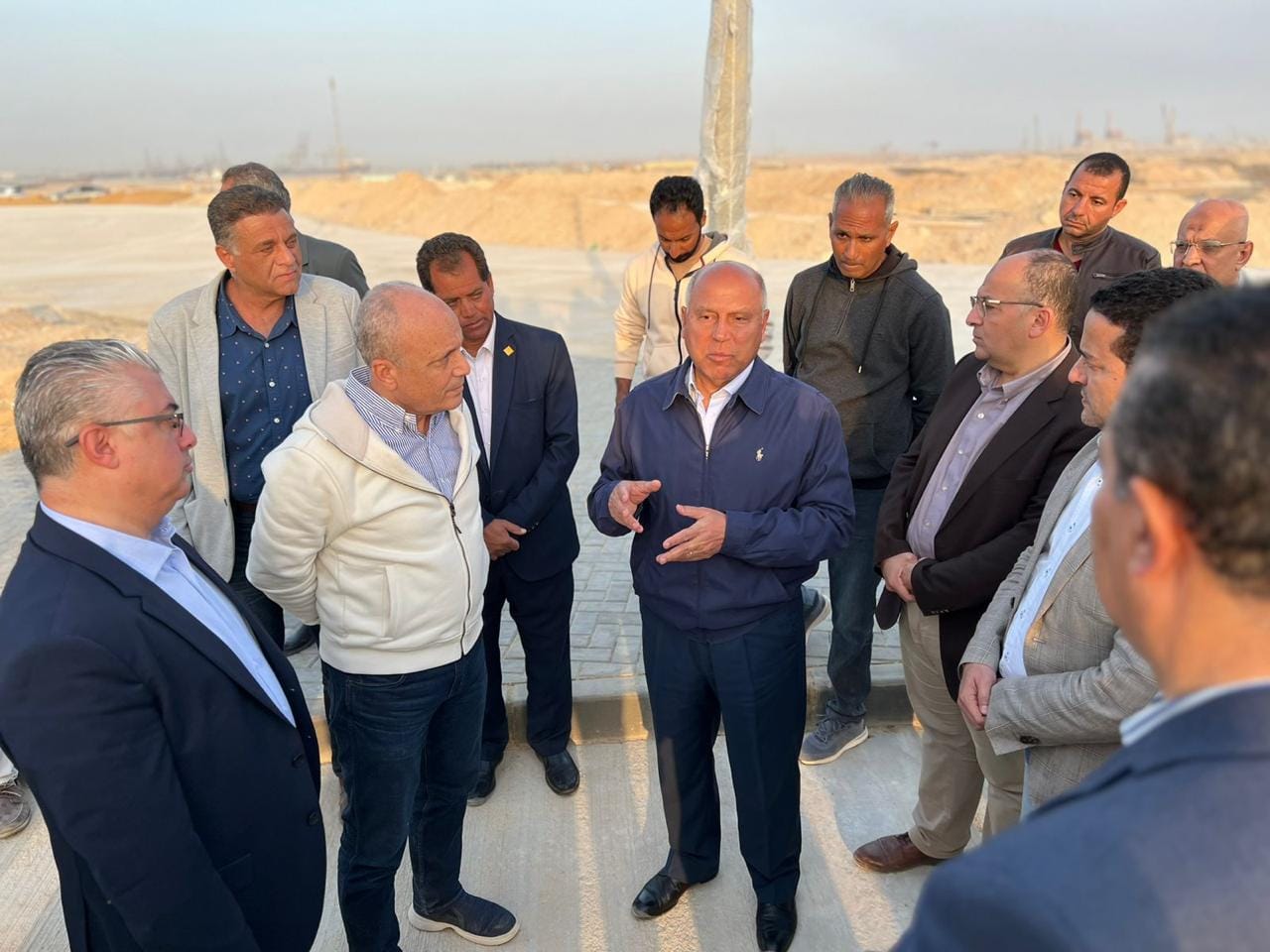 وزير النقل يتفقد أعمال مشروع تطوير ميناء السخنة