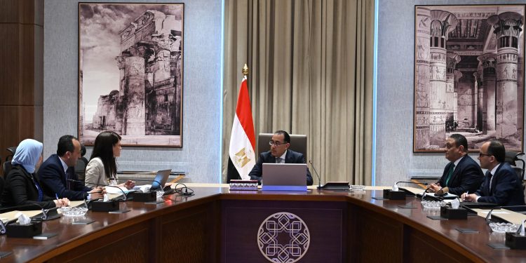 رئيس الوزراء يتابع ملفات العمل وزارة التعاون الدولي