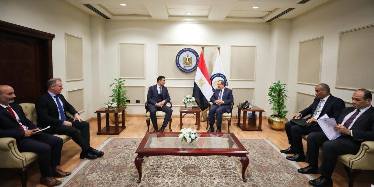 "الملا": مشروع إنتاج وقود الطائرات المستدام يضع مصر بمقدمة دول المنطقة