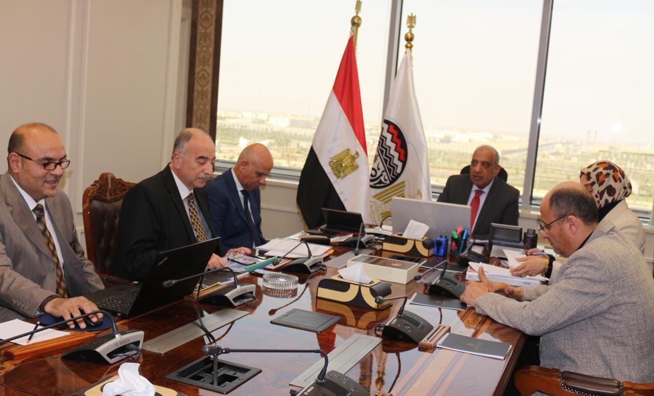 ‎وزير قطاع الأعمال يستعرض خطة تطوير فروع التجارة الداخلية