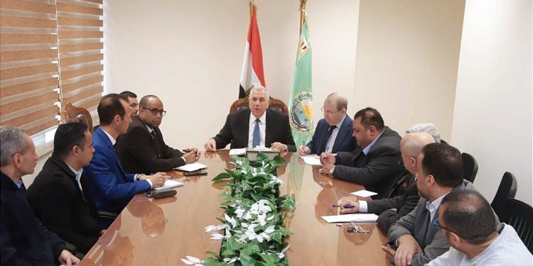 "القصير" يؤكد ضرورة التصدي لأي حالة تعد على الأراضي الزراعية