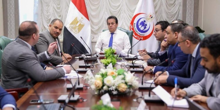 وزير الصحة يتابع تنفيذ ميكنة منظومة سلاسل الإمداد والتخزين الطبي