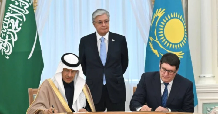 السعودية وكازاخستان توقعان برنامجاً تنفيذياً في مجالات الطاقة المتجددة