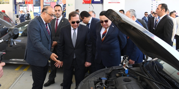 افتتاح محطة متكاملة لتموين السيارات بالغاز في "القاهرة الجديدة"