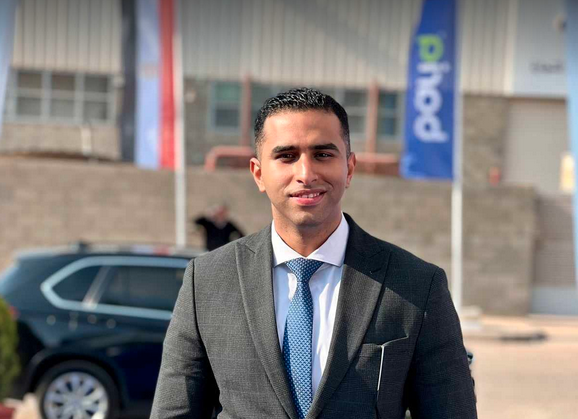 حسام جمال رئيس قسم الشؤون الحكومية والقانونية بشركة بريق