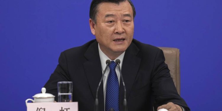 ني هونج وزير الإسكان الصيني