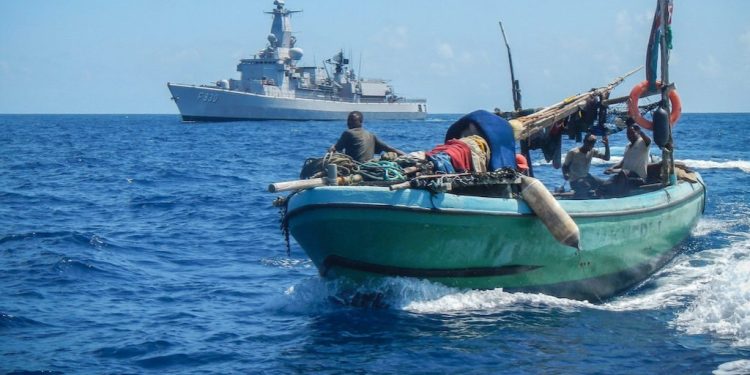 قراصنة صوماليون يطلقون سراح سفينة مخطوفة بعد دفع فدية 5 ملايين دولار