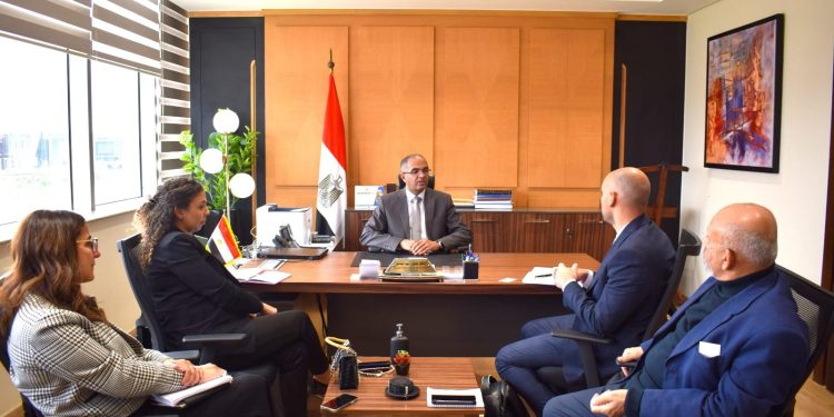 "الإسكان" تبحث الاستفادة من خبرات "EBRD" في تحديث استراتيجية المرافق