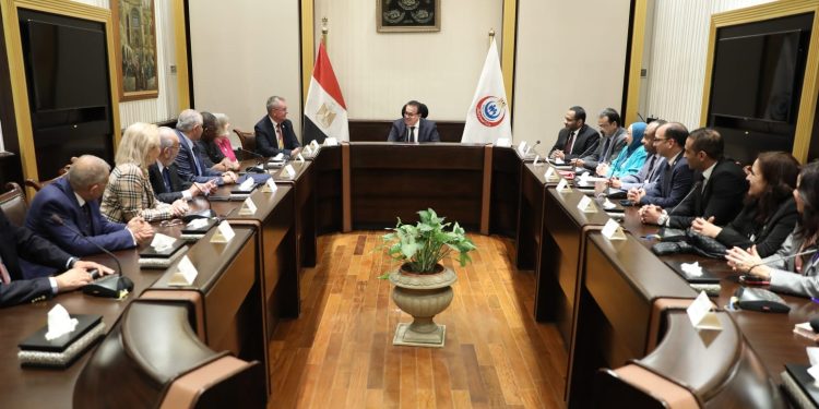 "عبدالغفار" يبحث مع منظمة الروتاري التعاون في القطاع الصحي بمصر