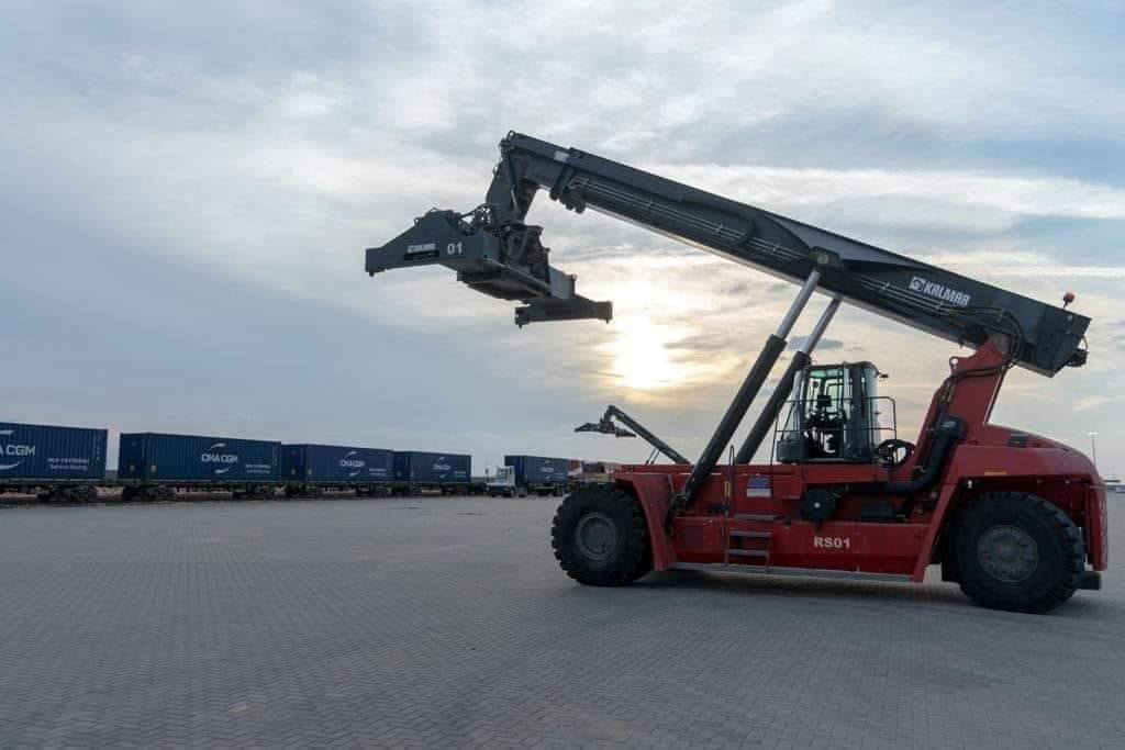 ميناء أكتوبر الجاف