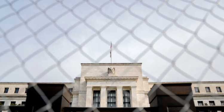 الاحتياطي الفيدرالي الأمريكي ؛ الفائدة