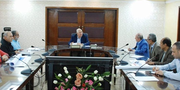 "القصير" يبحث الموقف التنفيذي لمشروعات هيئة التعمير والتنمية الزراعية