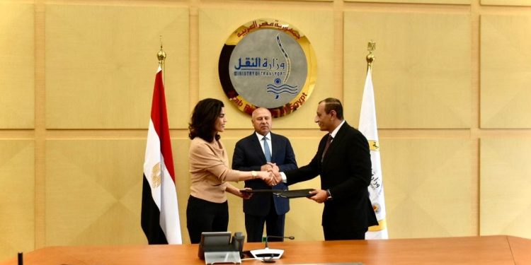 مذكرة تفاهم بين "النقل" و"الغانم" الكويتية لتطوير ميناء برنيس البحري