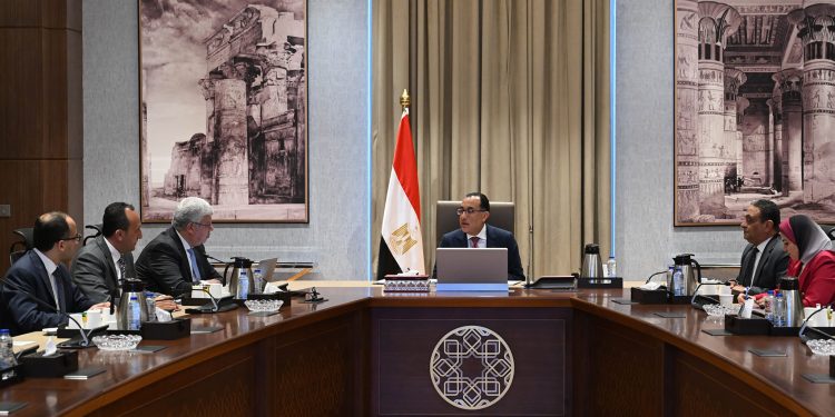 رئيس الوزراء يُوجه بتشكيل لجنة عليا لإحياء "مسار آل البيت"