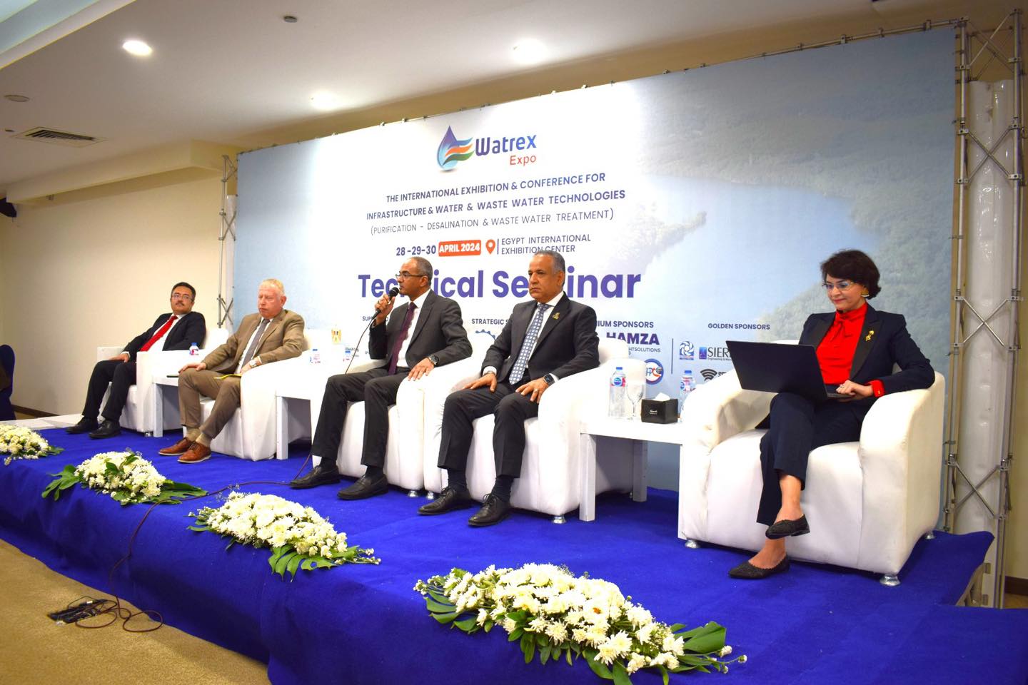 وزير الإسكان يوجه بالمشاركة في الفعاليات المعنية بتصنيع مكونات مياه الشرب