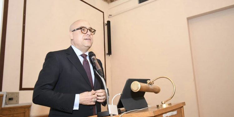 وزير الإسكان