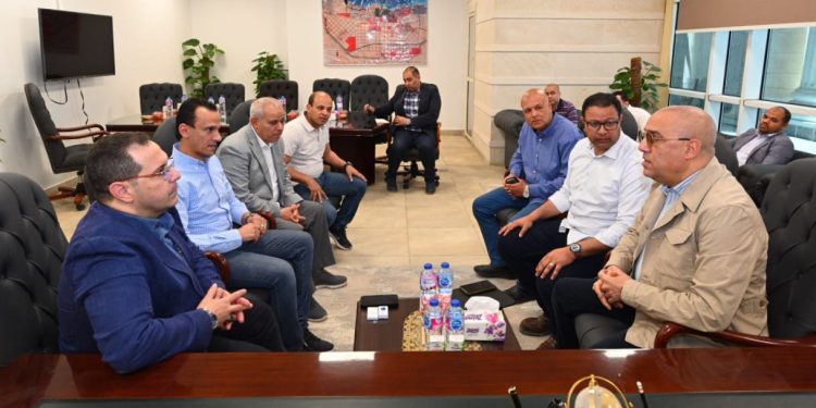 وزير الإسكان يتابع معدلات تنفيذ المشروعات فى"العلمين الجديدة"