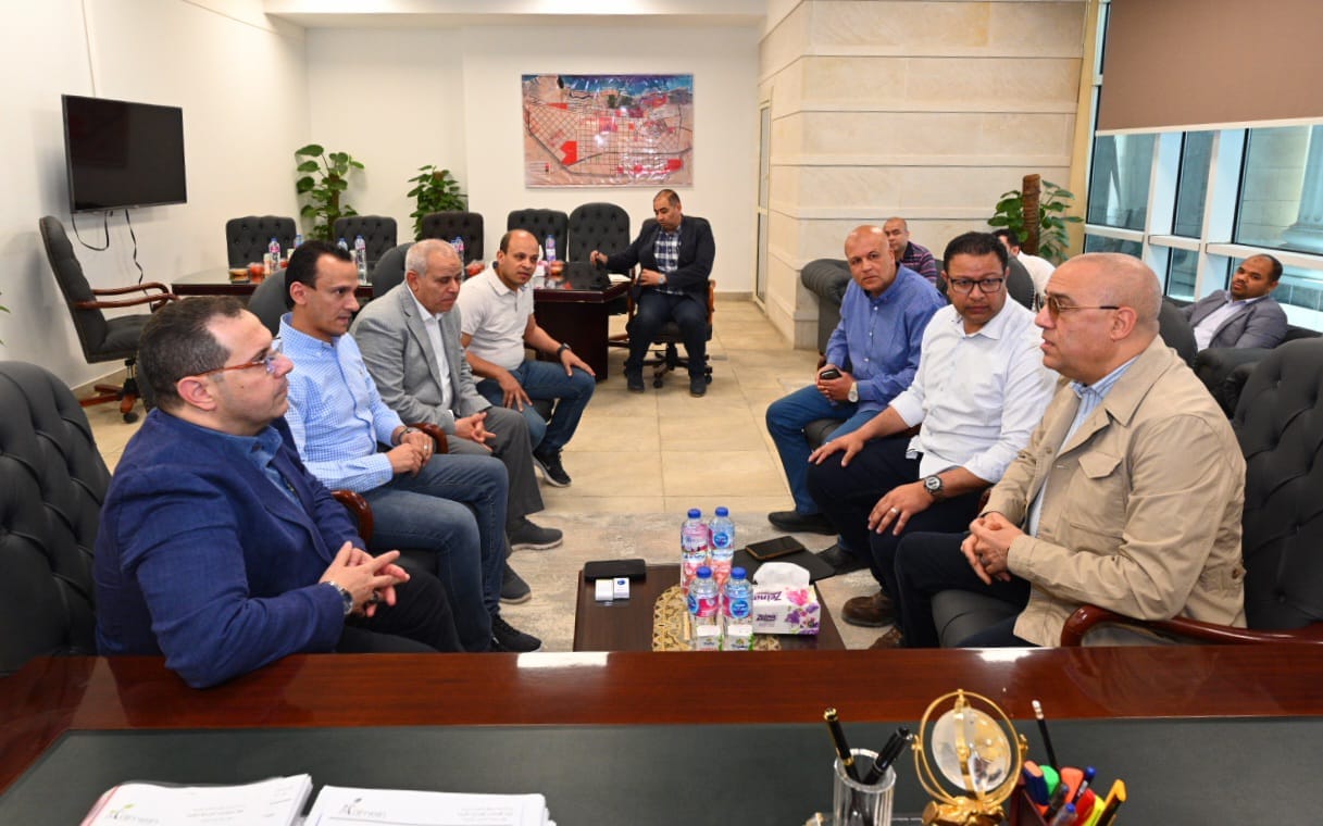وزير الإسكان يتابع معدلات تنفيذ المشروعات فى"العلمين الجديدة"