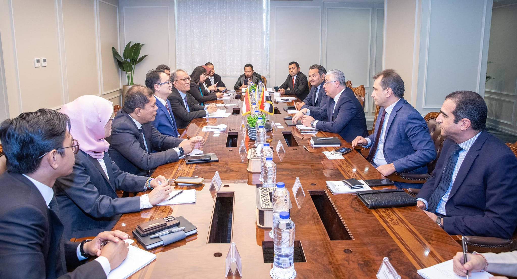 "اقتصادية قناة السويس" تبحث مجالات التعاون مع إندونيسيا