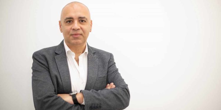 مختار عمر نائبًا للرئيس التنفيذى للقطاع التجارى بشركتى "حدائق" و"تشريف"