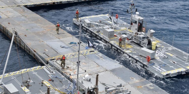 الرصيف العائم قبالة غزة