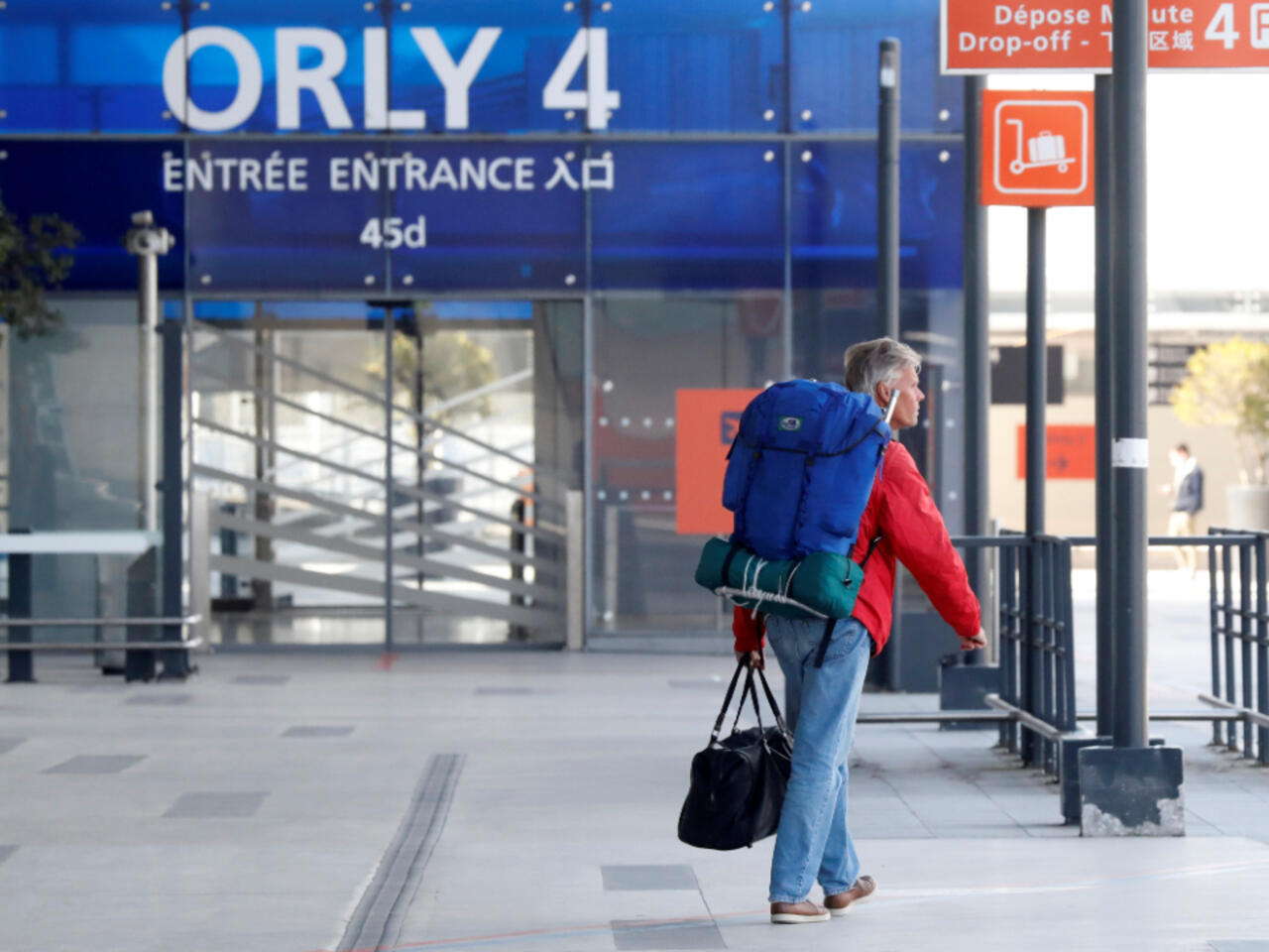 مطار أورلي في فرنسا