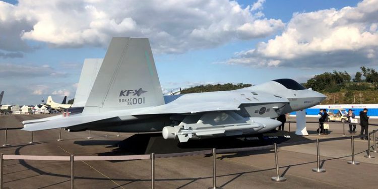 إندونيسيا تقترح خفض مدفوعاتها لمشروع مع كوريا الجنوبية لتطوير طائرة مقاتلة