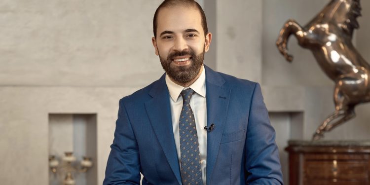 مصطفى سلامة، الشريك الرئيسى لمكتب دكان الضرائب،