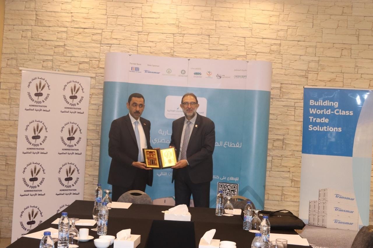 مصر تبحث تعزيز التعاون مع مؤسسة الغذاء والدواء