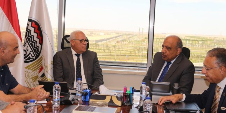 وزير قطاع الأعمال يبحث التوسع فى إنتاج الإطارات بمحافظة بورسعيد