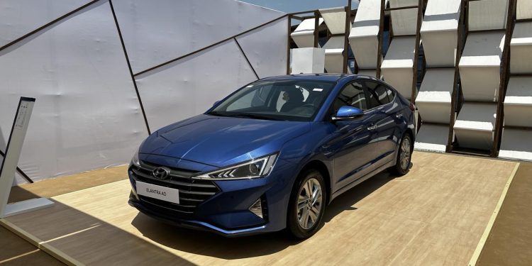 هيونداي إلنترا