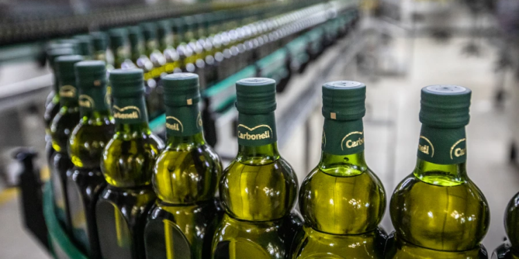 أحد منتجات شركة ديوليو الإسبانية لصناعة زيت الزيتون